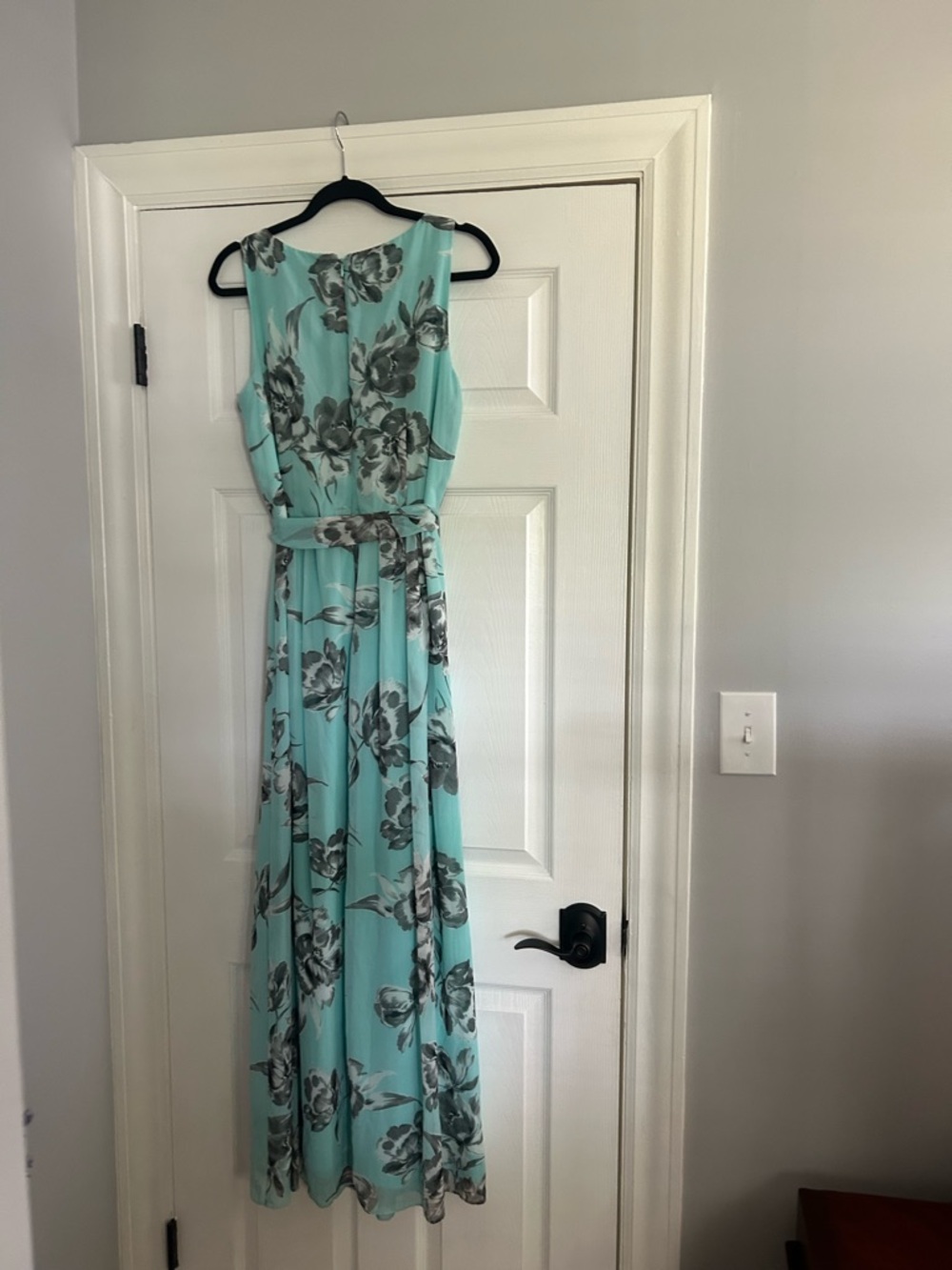 Beautiful Sleeveless Floral Maxi Dress - Picture 2 of 6